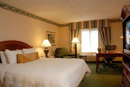 фото отеля Hilton Garden Inn Islip MacArthur Airport