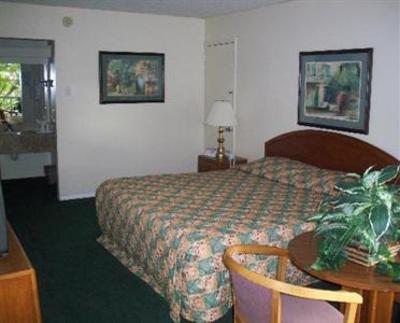 фото отеля Red Carpet Inn Lenoir