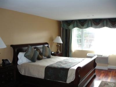 фото отеля Riverside Hotel Chesterfield (New Hampshire)