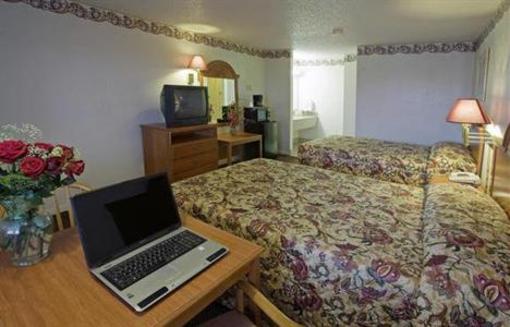 фото отеля Americas Best Value Inn Buda