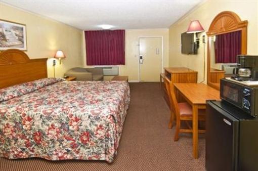 фото отеля Americas Best Value Inn Buda