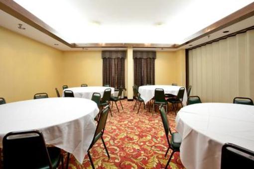 фото отеля Holiday Inn Express Chester