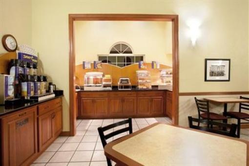 фото отеля Holiday Inn Express Watertown