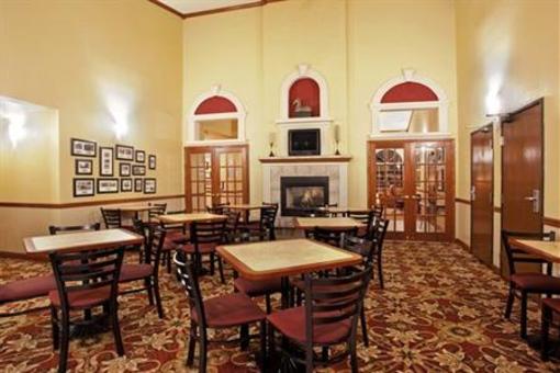 фото отеля Holiday Inn Express Watertown