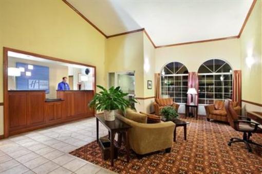 фото отеля Holiday Inn Express Watertown