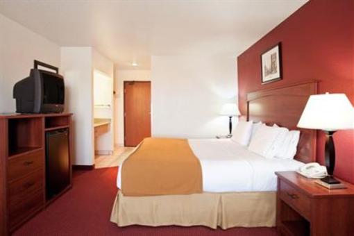 фото отеля Holiday Inn Express Watertown