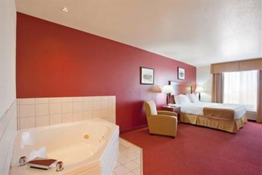 фото отеля Holiday Inn Express Watertown