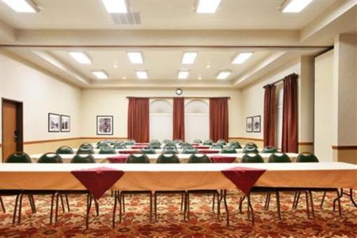 фото отеля Holiday Inn Express Watertown