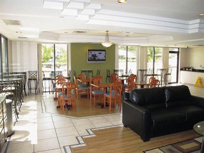 фото отеля La Quinta Inn Orlando - Universal Studios