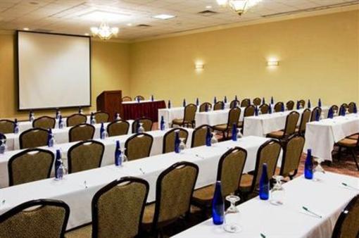 фото отеля Holiday Inn Hotel & Suites Boston Peabody