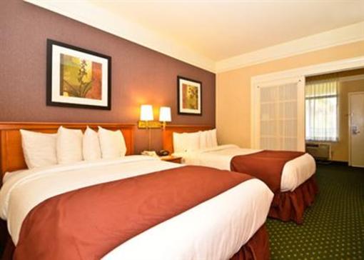 фото отеля Comfort Suites Mission Valley