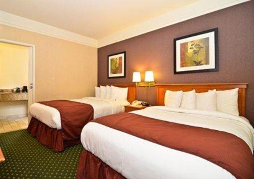фото отеля Comfort Suites Mission Valley