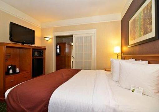 фото отеля Comfort Suites Mission Valley