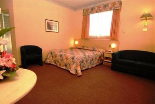 фото отеля BEST WESTERN Ashfields Philip Lodge Motel