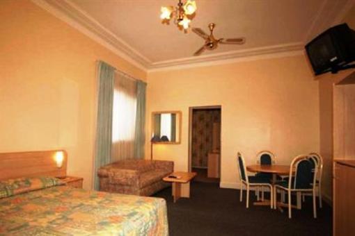фото отеля BEST WESTERN Ashfields Philip Lodge Motel
