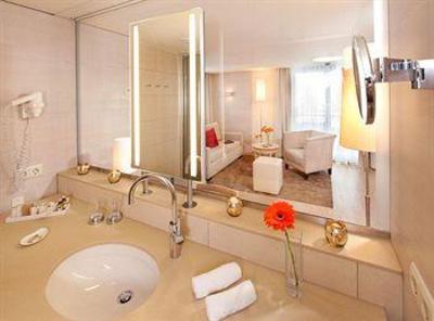 фото отеля Strandhotel Weissenseerhof Weissensee