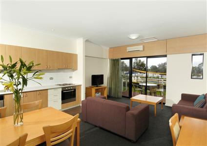 фото отеля Assured Ascot Quays Apartment Hotel