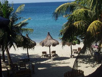 фото отеля Tamaraw Beach Resort