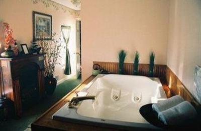 фото отеля Antiques and Lace Inn