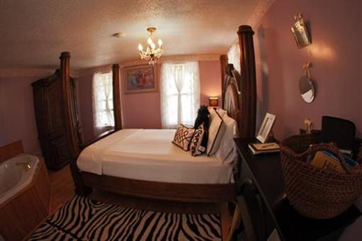 фото отеля Antiques and Lace Inn