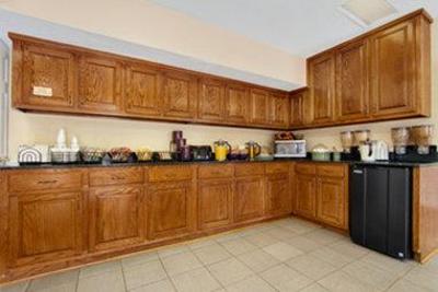 фото отеля Baymont Inn & Suites Forest City