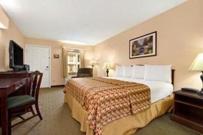 фото отеля Baymont Inn & Suites Forest City
