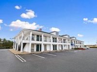 Baymont Inn & Suites Forest City