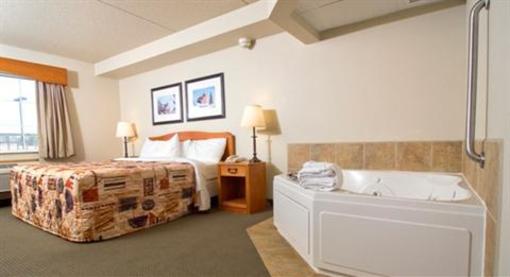 фото отеля AmericInn Lodge & Suites Munising Wetmore