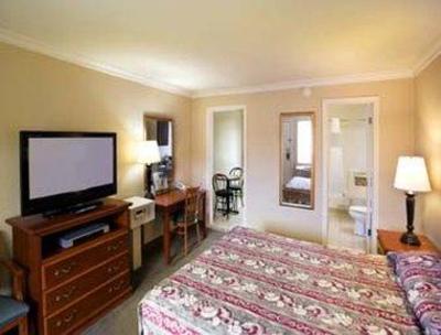 фото отеля Travelodge Santa Monica