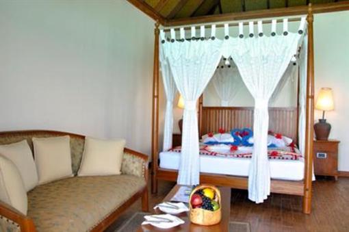 фото отеля Vilu Reef Beach & Spa Resort