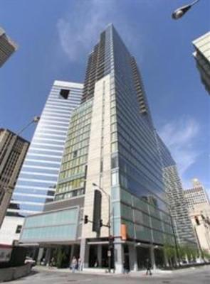 фото отеля Bridgestreet State and Grand Apartments Chicago