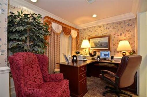 фото отеля BEST WESTERN PLUS Spring Hill Inn & Suites