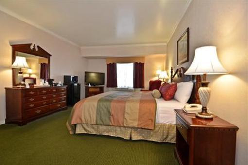 фото отеля BEST WESTERN PLUS Spring Hill Inn & Suites