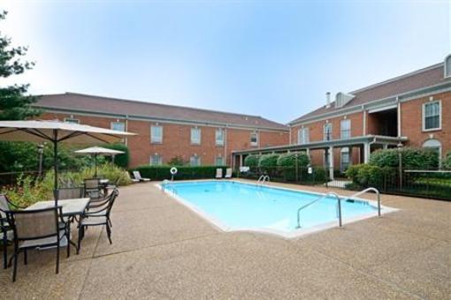 фото отеля BEST WESTERN PLUS Spring Hill Inn & Suites