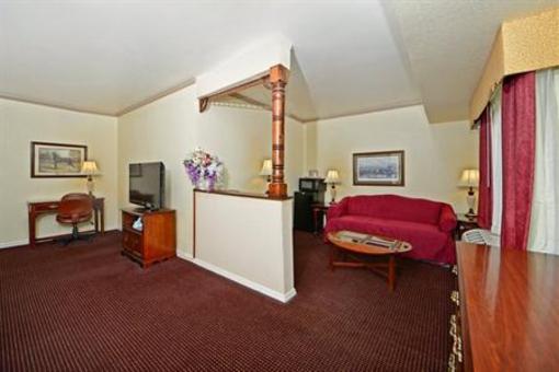 фото отеля BEST WESTERN PLUS Spring Hill Inn & Suites