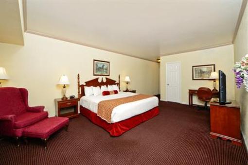 фото отеля BEST WESTERN PLUS Spring Hill Inn & Suites