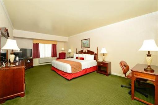фото отеля BEST WESTERN PLUS Spring Hill Inn & Suites