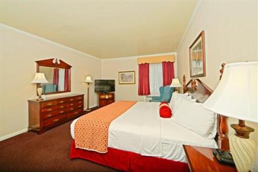 фото отеля BEST WESTERN PLUS Spring Hill Inn & Suites
