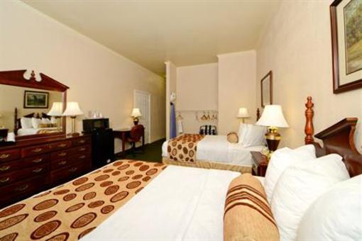 фото отеля BEST WESTERN PLUS Spring Hill Inn & Suites