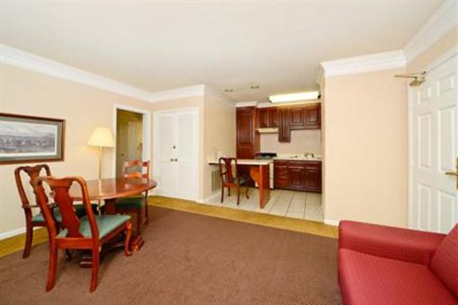 фото отеля BEST WESTERN PLUS Spring Hill Inn & Suites