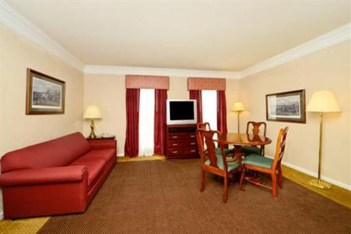 фото отеля BEST WESTERN PLUS Spring Hill Inn & Suites
