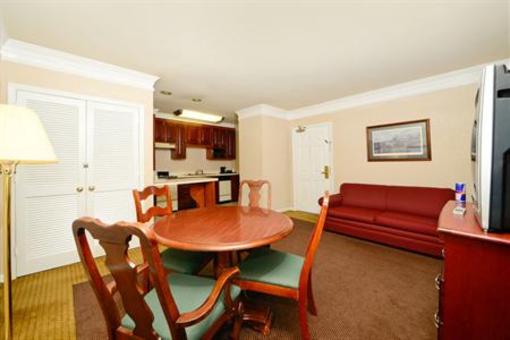 фото отеля BEST WESTERN PLUS Spring Hill Inn & Suites