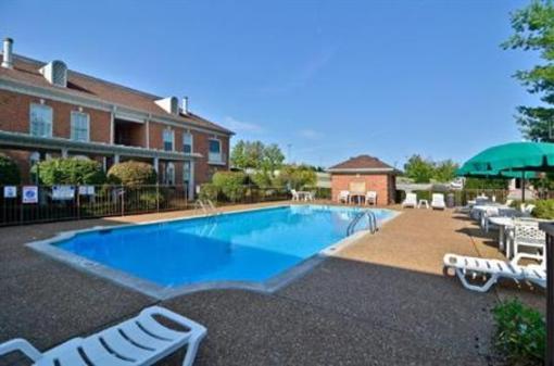 фото отеля BEST WESTERN PLUS Spring Hill Inn & Suites