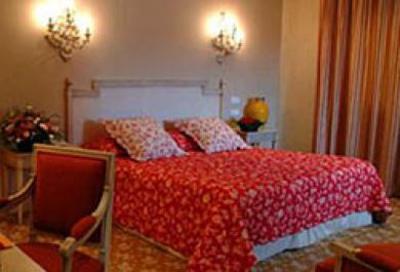 фото отеля Hotel Byblos Saint Tropez