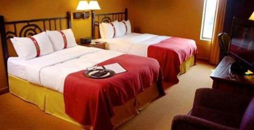 фото отеля Holiday Inn Pewaukee