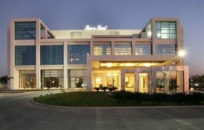 фото отеля Sun n Sand Hotel Nagpur