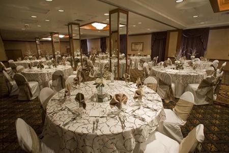 фото отеля DoubleTree by Hilton Hotel Milwaukee Downtown