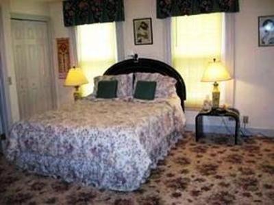 фото отеля Maplehurst Inn
