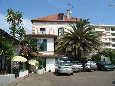 фото отеля Le Grillon Hotel-Residence