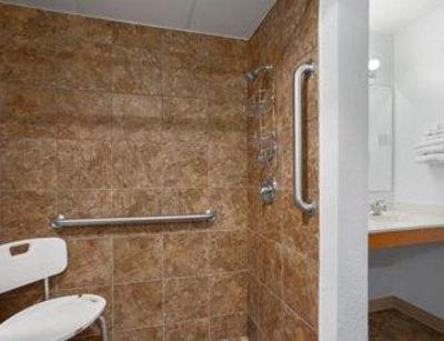 фото отеля Super 8 Motel - St. James